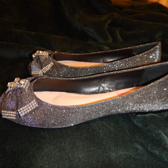 BEAUTIFUL BETSTY JOHNSON BOW SPARKLE FLATS SO MUCH GLAM NEW - Picture 3 of 16